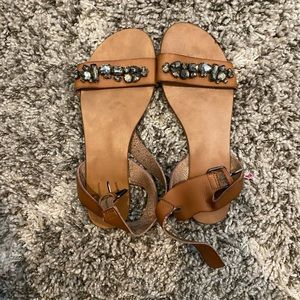 Cute sandals!